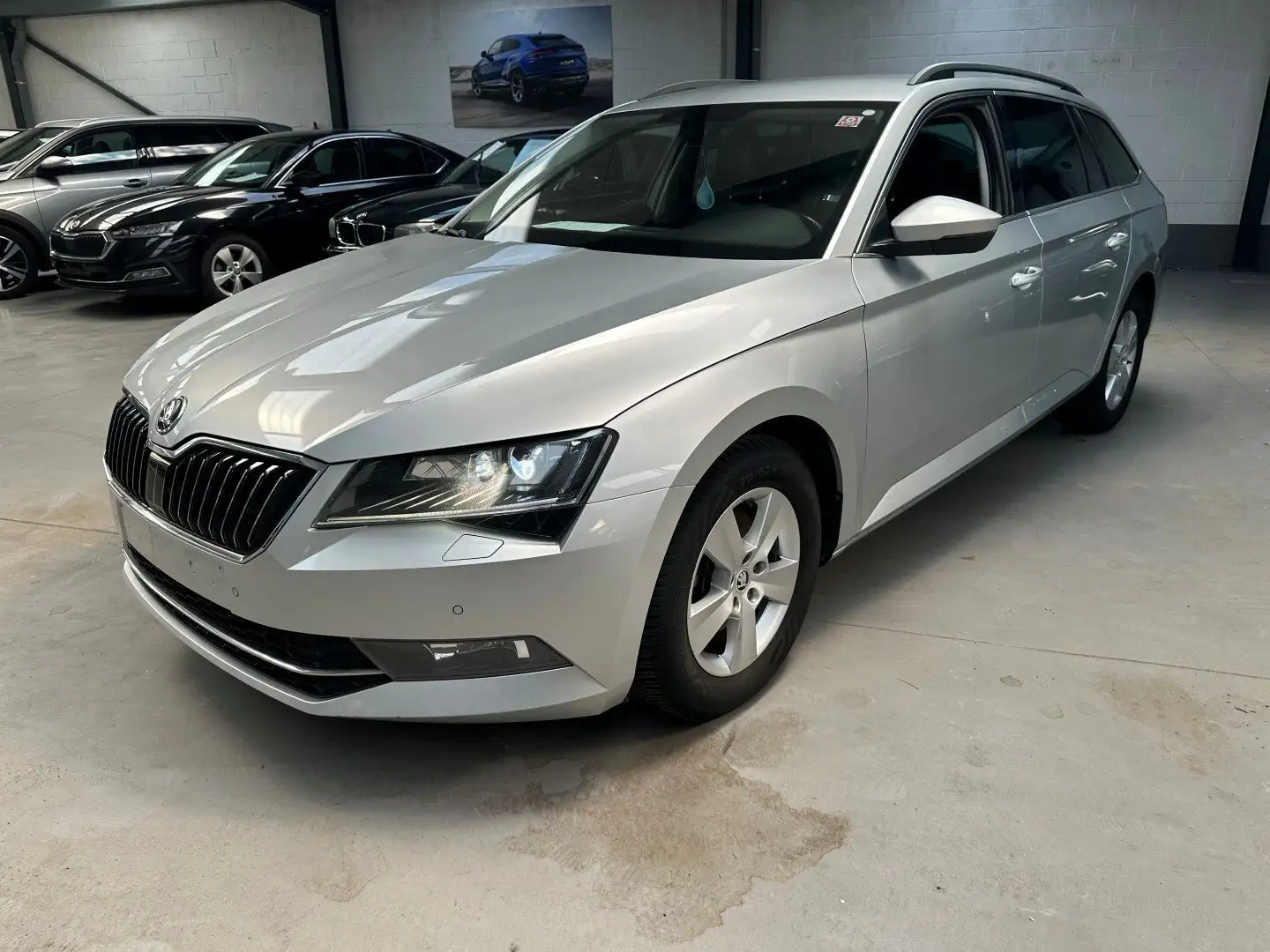Skoda Superb SW 1.6 CR TDi Ambition DSG Grijs - 1
