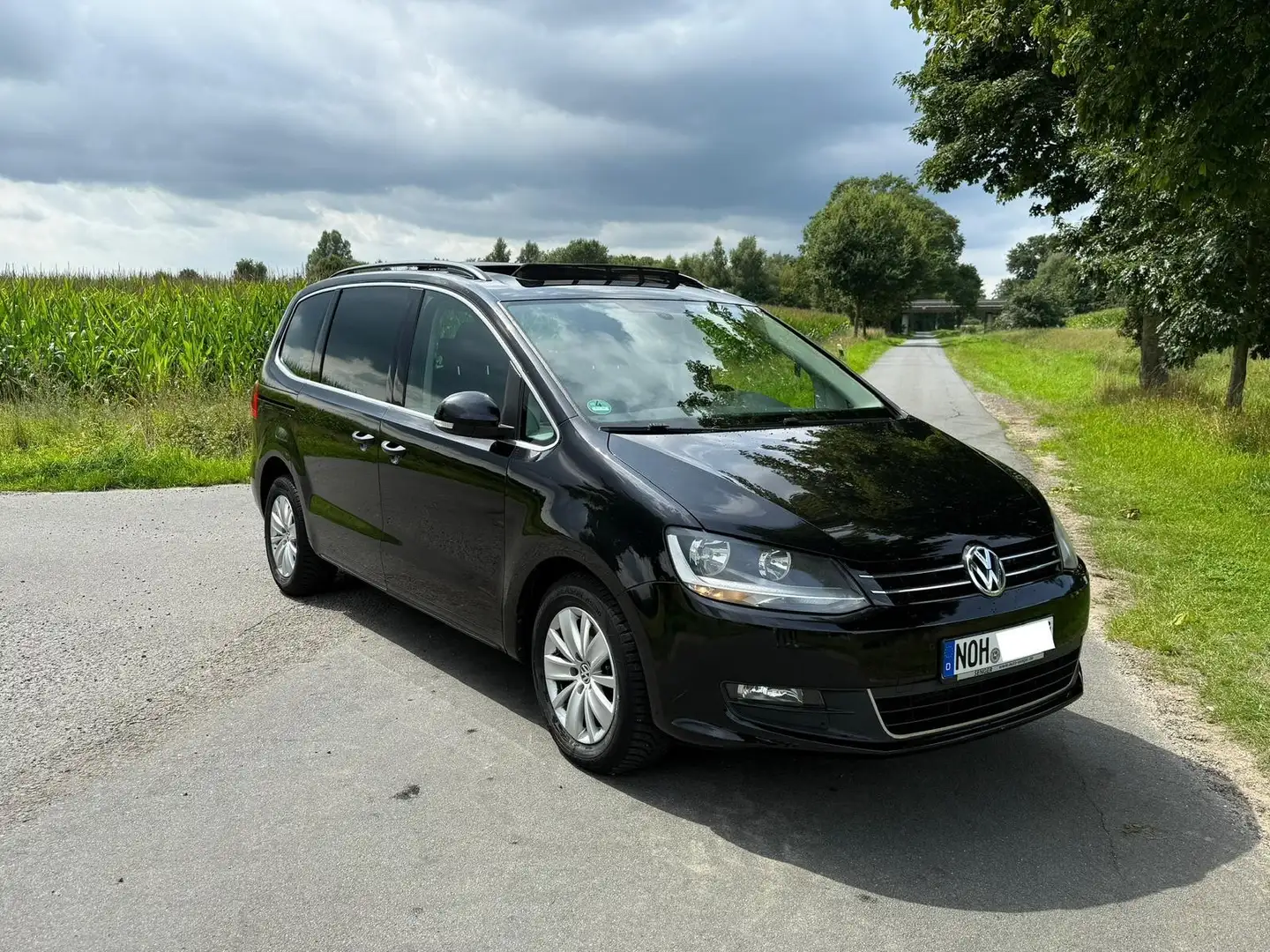 Volkswagen Sharan 2.0 TDI DSG PANO AHK Schwarz - 2