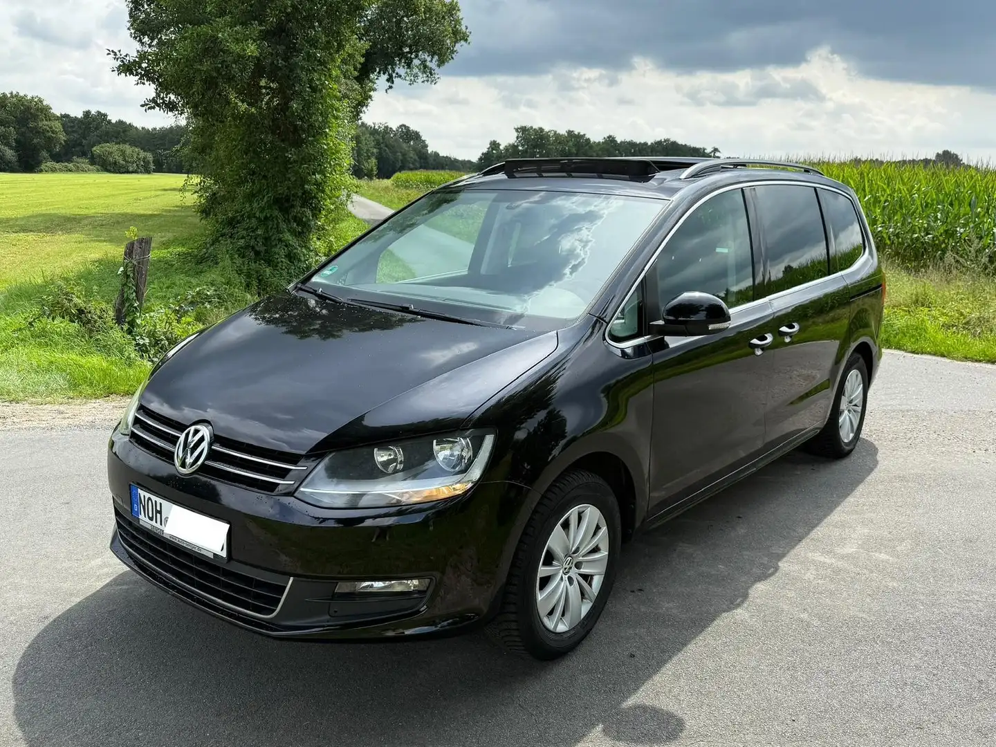 Volkswagen Sharan 2.0 TDI DSG PANO AHK Schwarz - 1