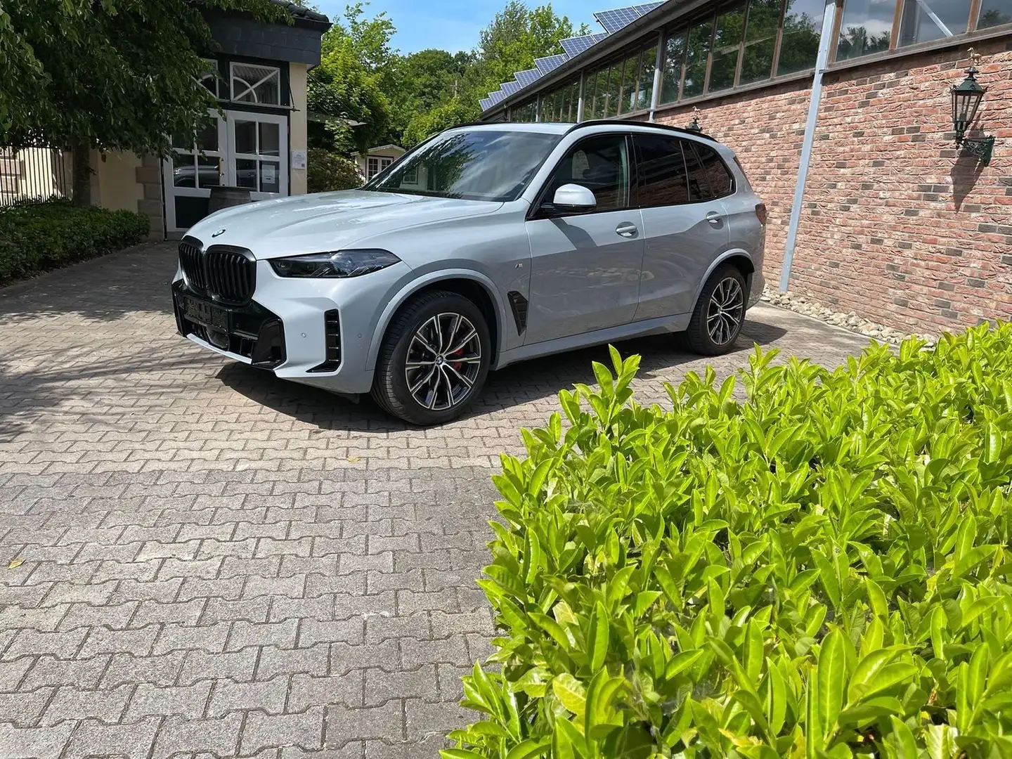 BMW X5 40 i xDrive M Sport 360 Kamera HuD Navi Spot Grau - 1