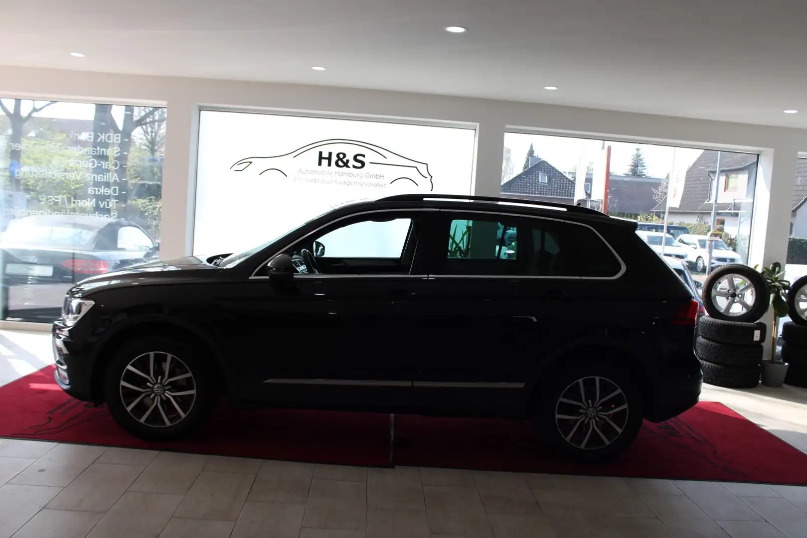 Volkswagen Tiguan 2.0 TDI Comfortline BMT TÜV Neu Black - 2