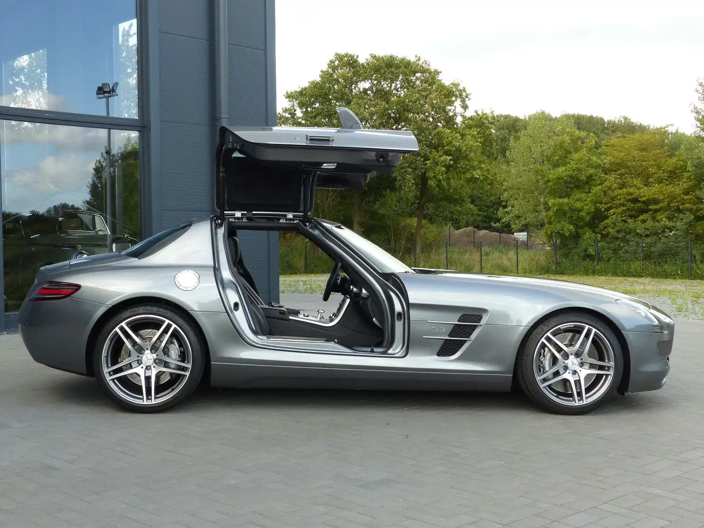 Mercedes-Benz SLS Coupe Grau - 2