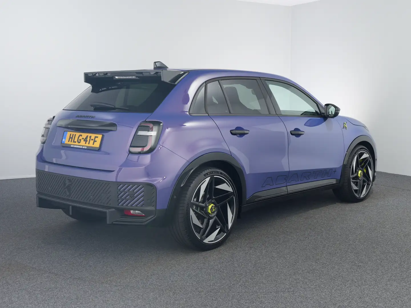 Abarth 600e Scorpionissima 54 kWh | Airco (automatisch) | Arms Paars - 2