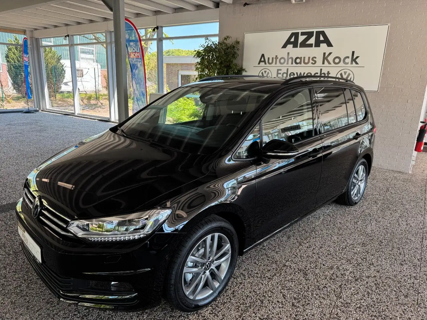 Volkswagen Touran Comfortline 1.5 TSI DSG*AHK*ACC*LED*APP Negro - 1