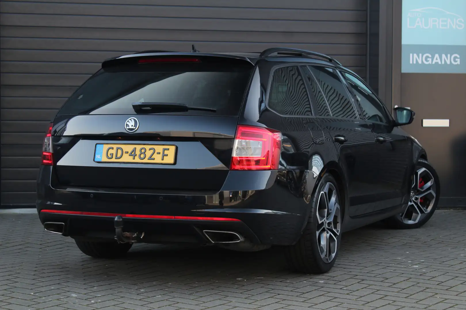 Skoda Octavia Combi 2.0 TSI RS | Pano | Trekhaak | 19'' RS Zwart - 2