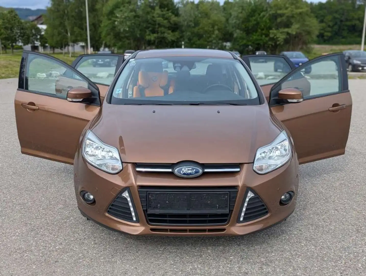 Ford Focus MK3 mit vielen Extras (ACC, Touchscreen, ADAS) Braun - 2