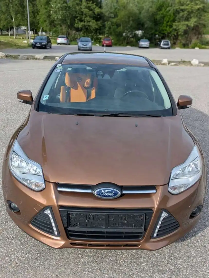 Ford Focus MK3 mit vielen Extras (ACC, Touchscreen, ADAS) Braun - 1