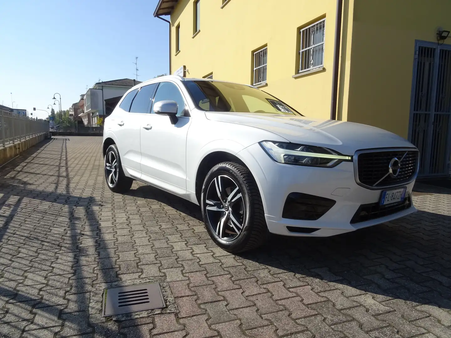 Volvo XC60 XC60 II 2018 2.0 d4 R-design awd geartronic Bianco - 1