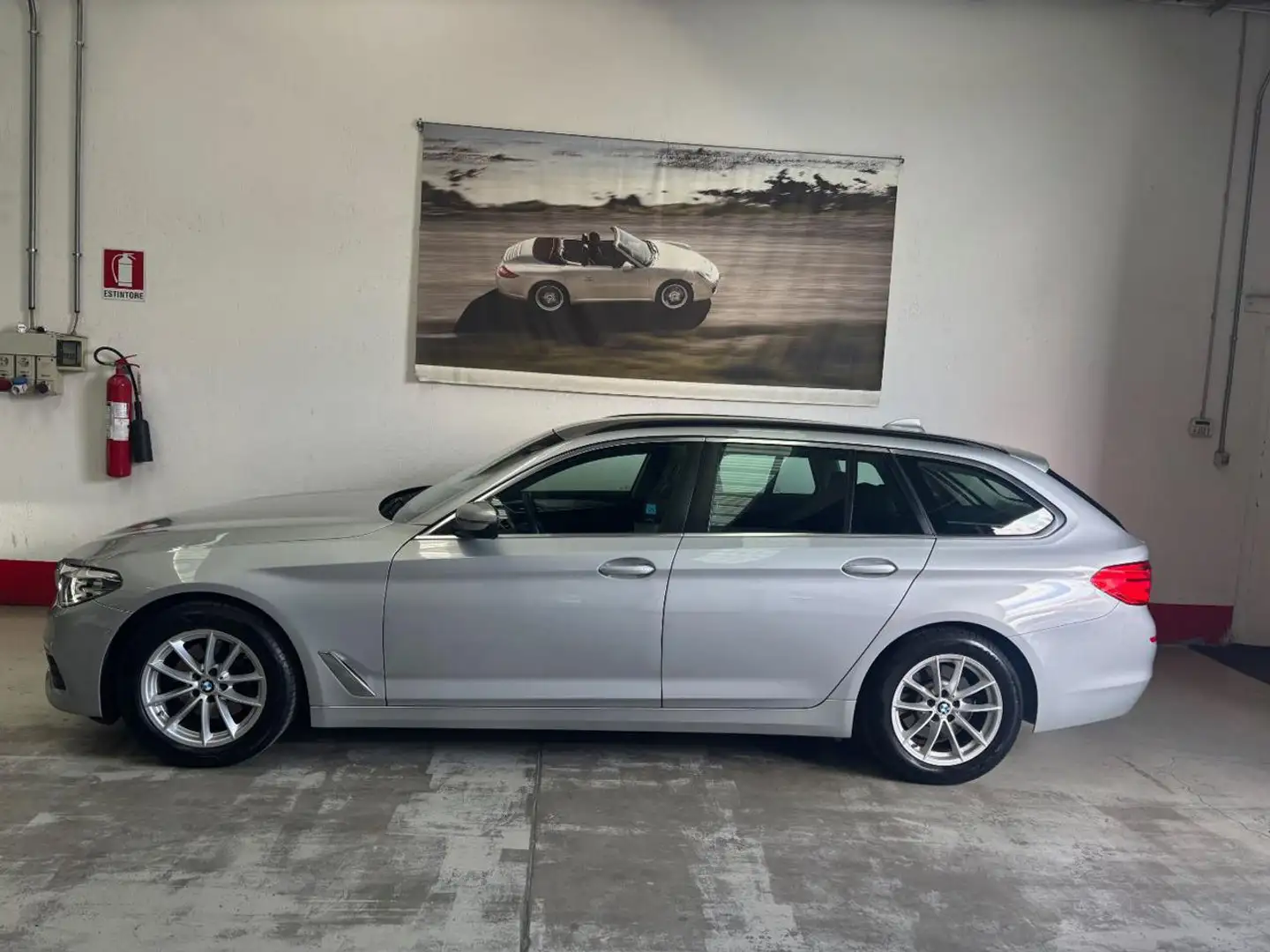 BMW 520 d 48V xDrive Touring Business Grigio - 1