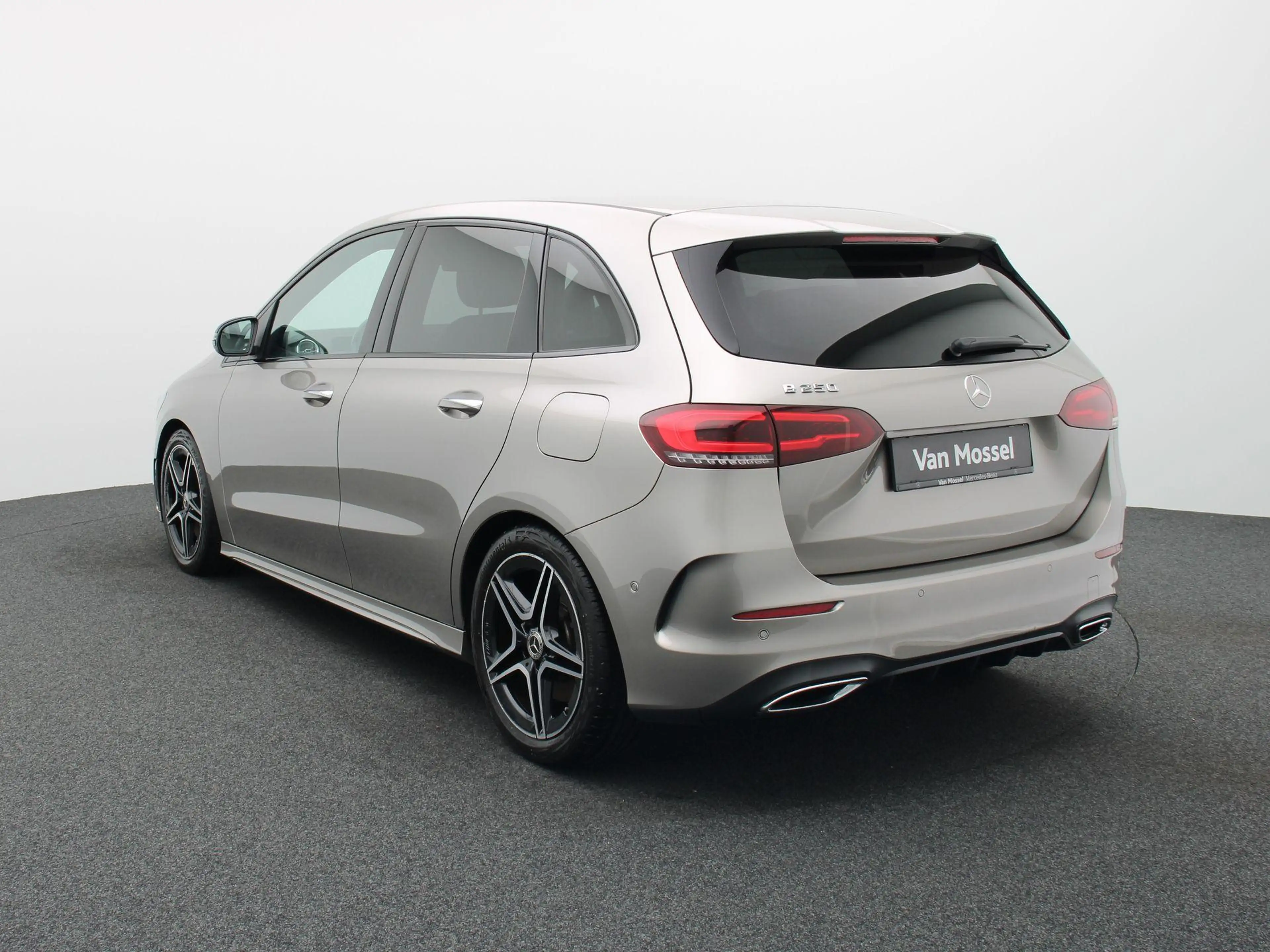 Mercedes-Benz B 250 AMG Line + 224 PK + CARPLAY + NIGHTPAKKET + 1Y USE — photo 2