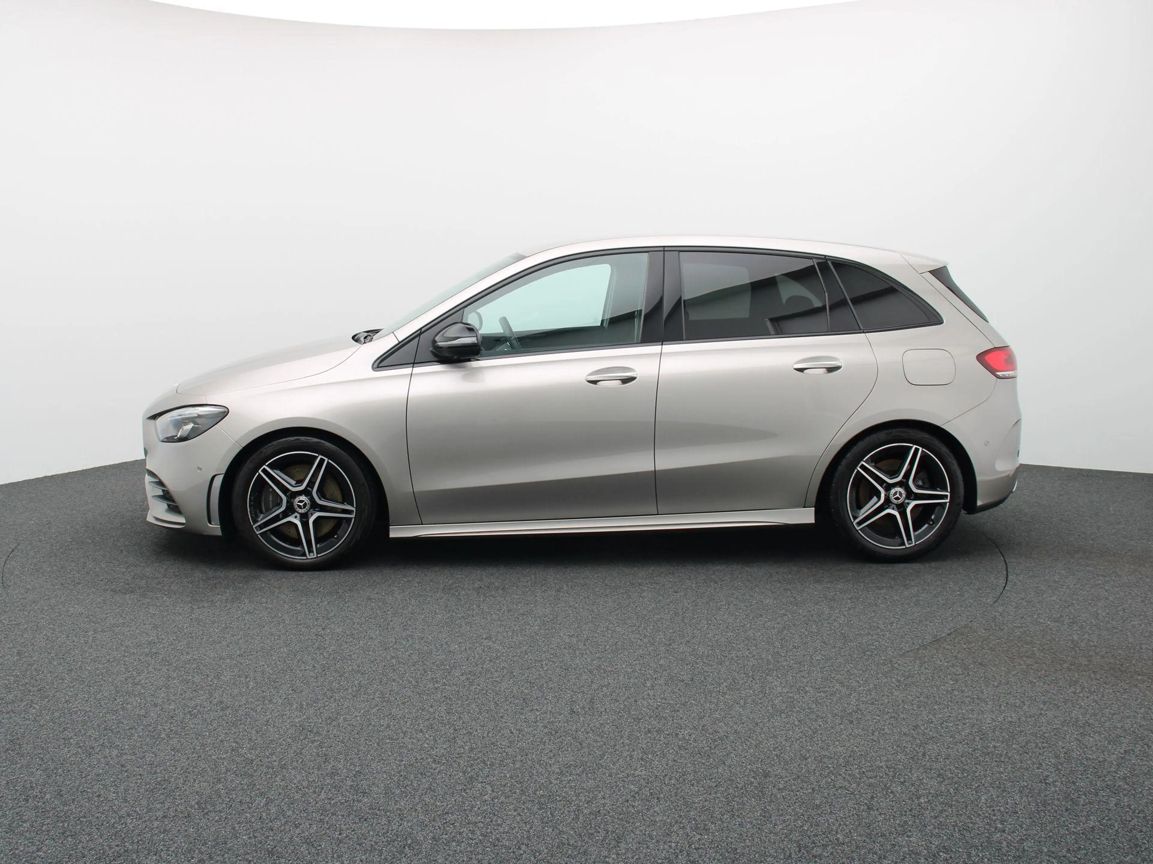 Mercedes-Benz B 250 AMG Line + 224 PK + CARPLAY + NIGHTPAKKET + 1Y USE — photo 4