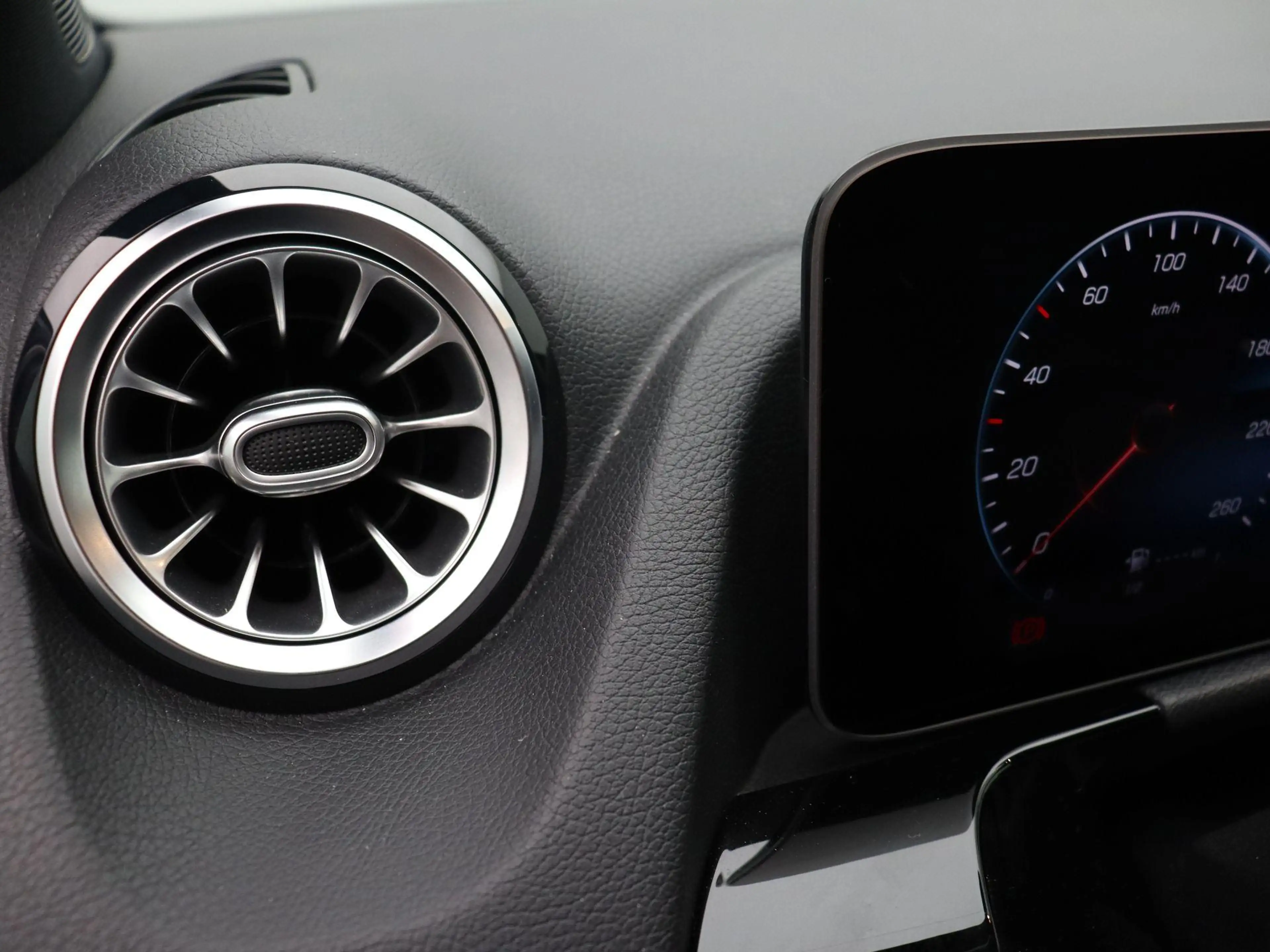 Mercedes-Benz B 250 AMG Line + 224 PK + CARPLAY + NIGHTPAKKET + 1Y USE — photo 10