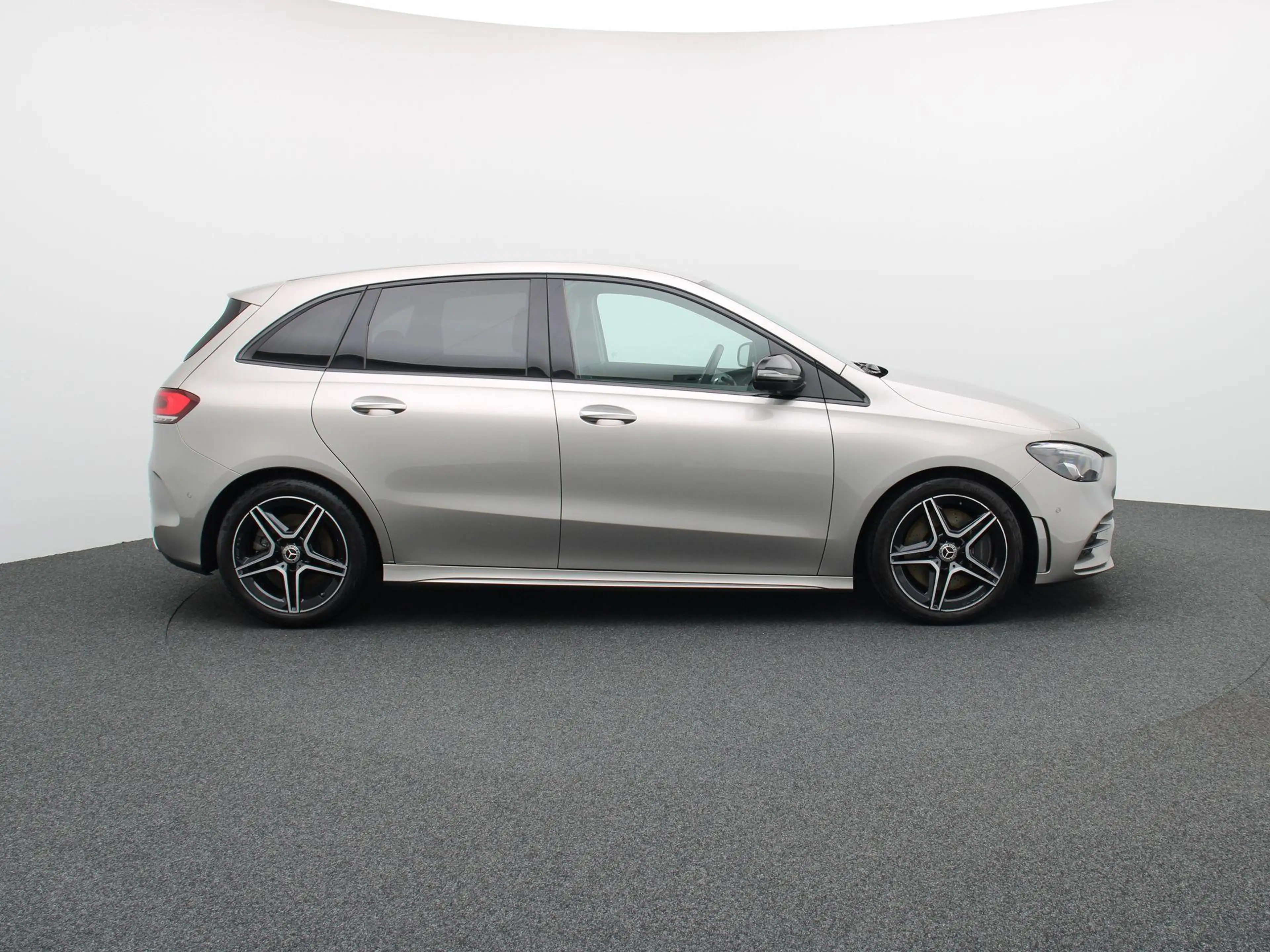 Mercedes-Benz B 250 AMG Line + 224 PK + CARPLAY + NIGHTPAKKET + 1Y USE — photo 6