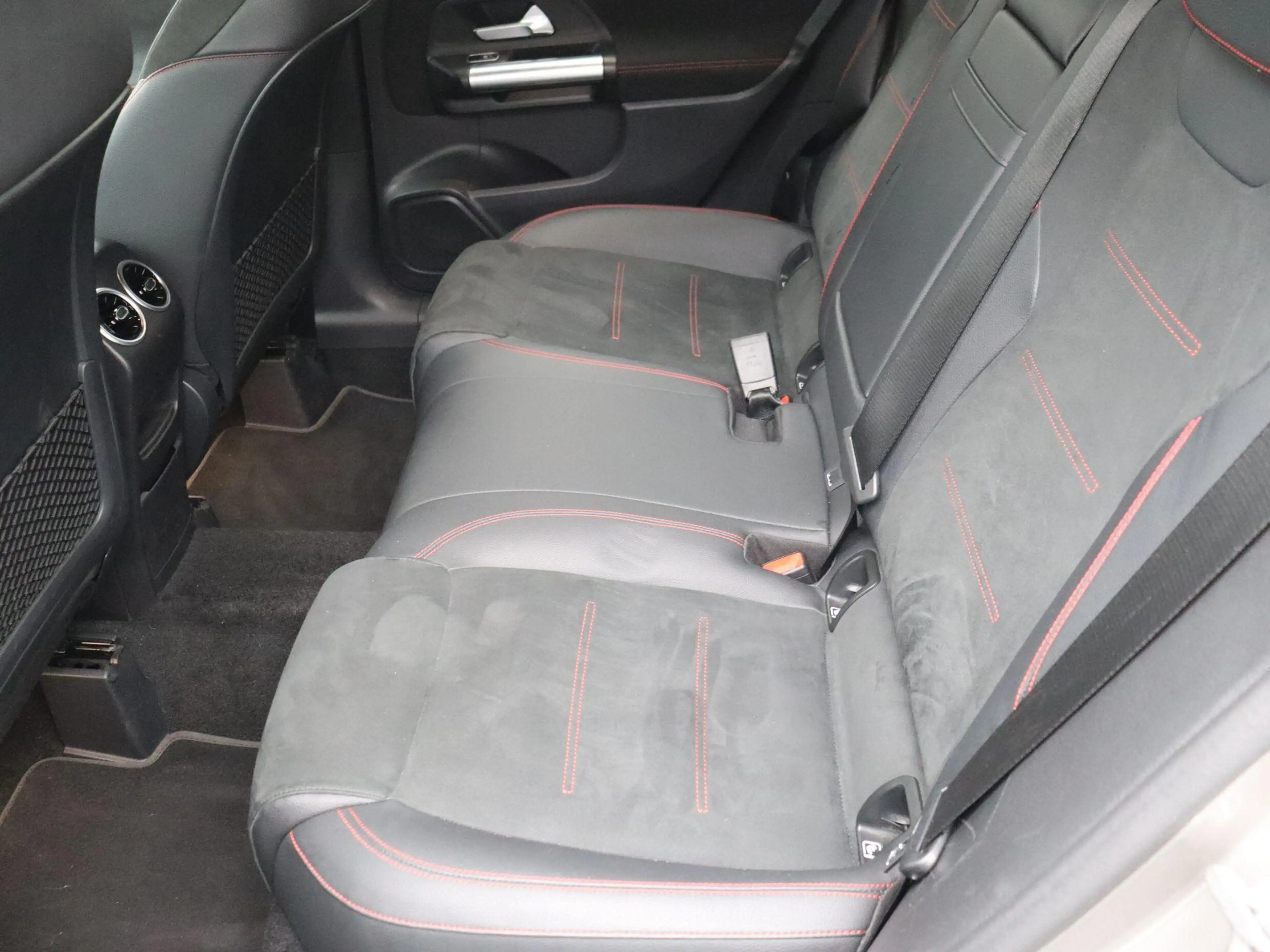 Mercedes-Benz B 250 AMG Line + 224 PK + CARPLAY + NIGHTPAKKET + 1Y USE — photo 15