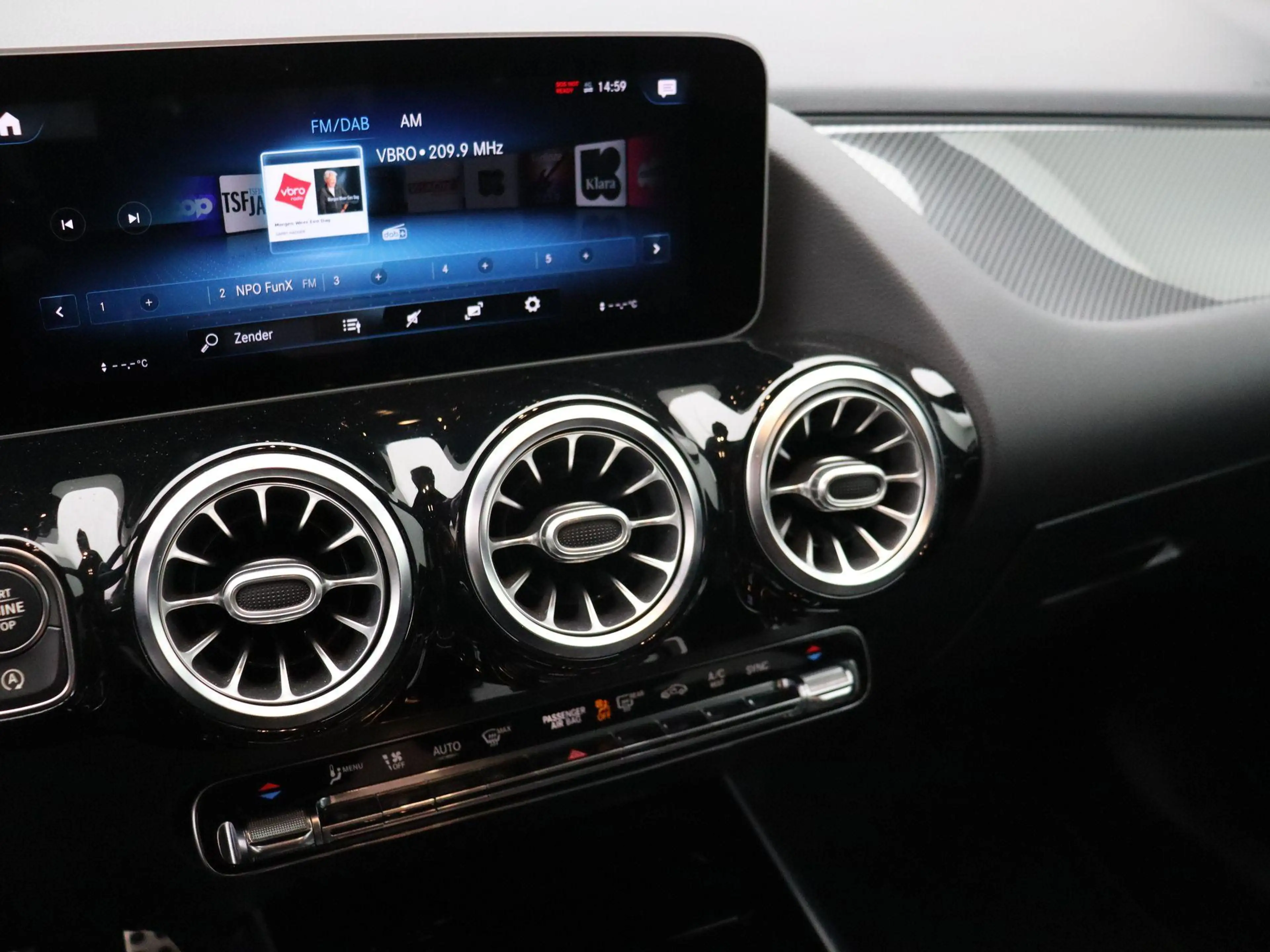 Mercedes-Benz B 250 AMG Line + 224 PK + CARPLAY + NIGHTPAKKET + 1Y USE — photo 11