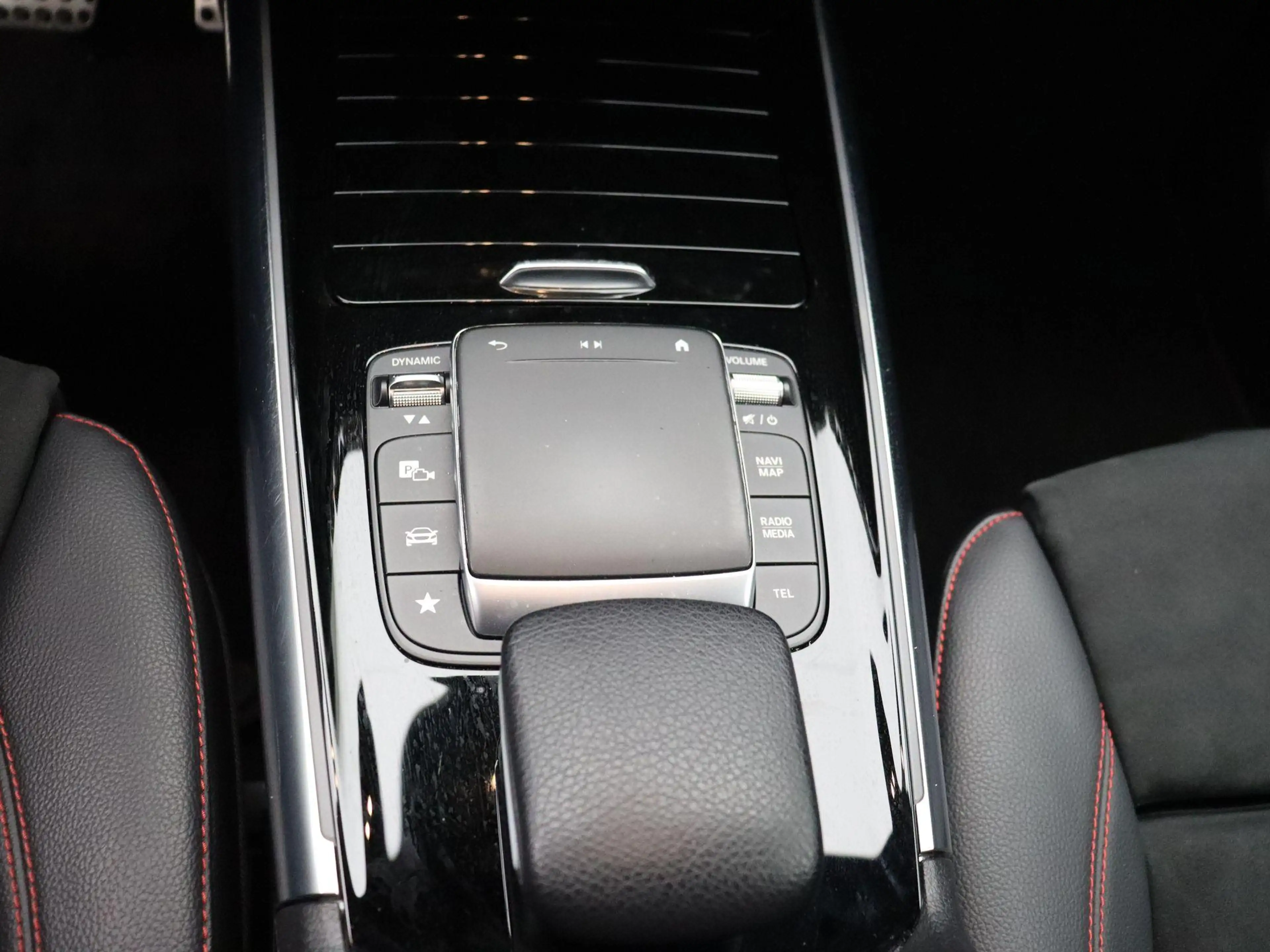 Mercedes-Benz B 250 AMG Line + 224 PK + CARPLAY + NIGHTPAKKET + 1Y USE — photo 13