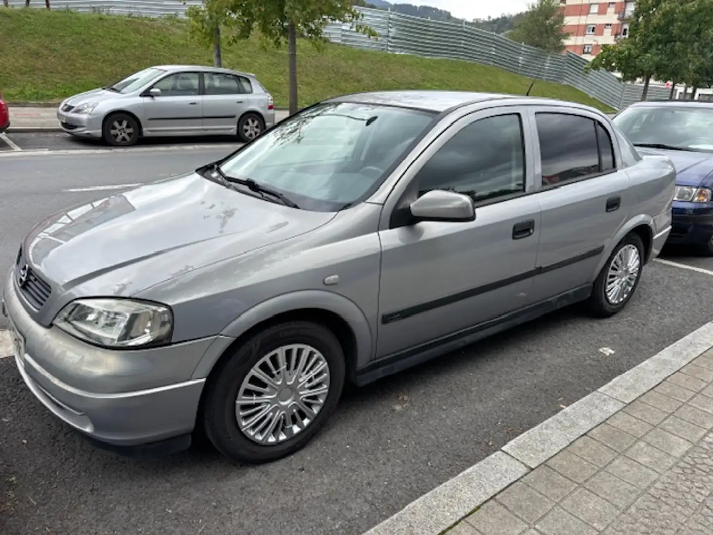 Opel Astra 1.6 16v Edition Argent - 1