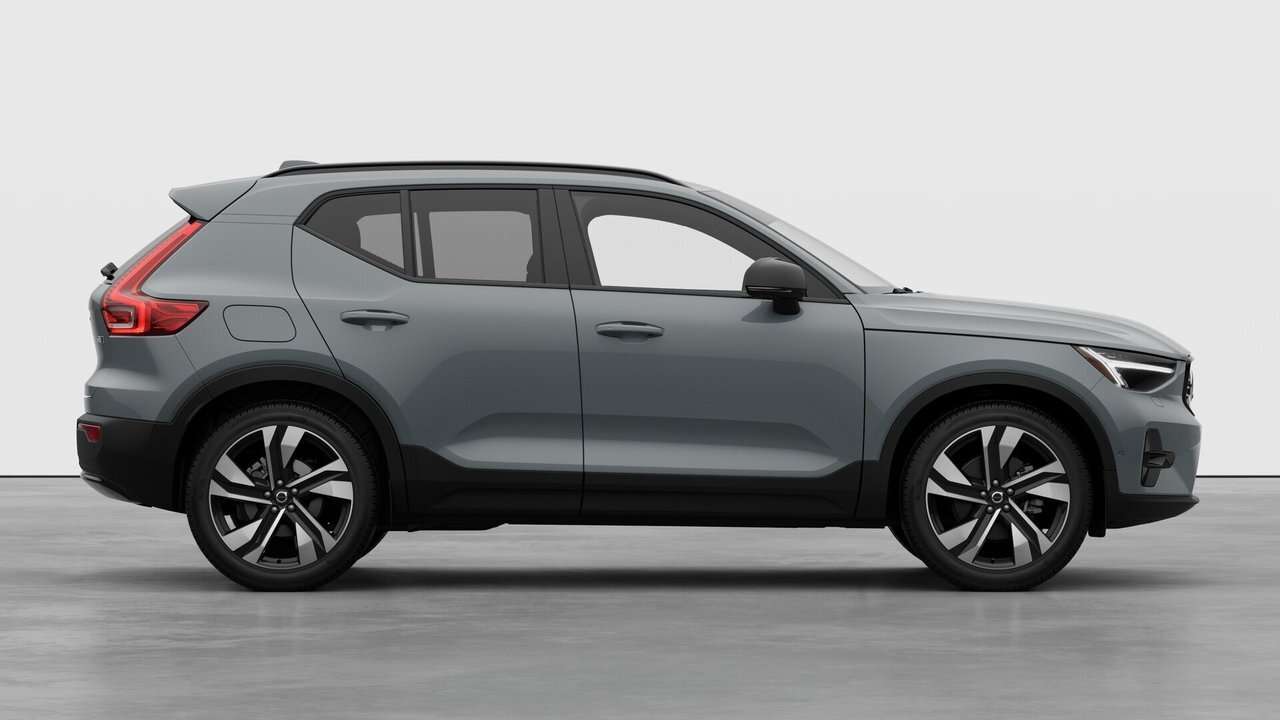 2026 Volvo XC40 Plus (Dark Theme) thumb 7