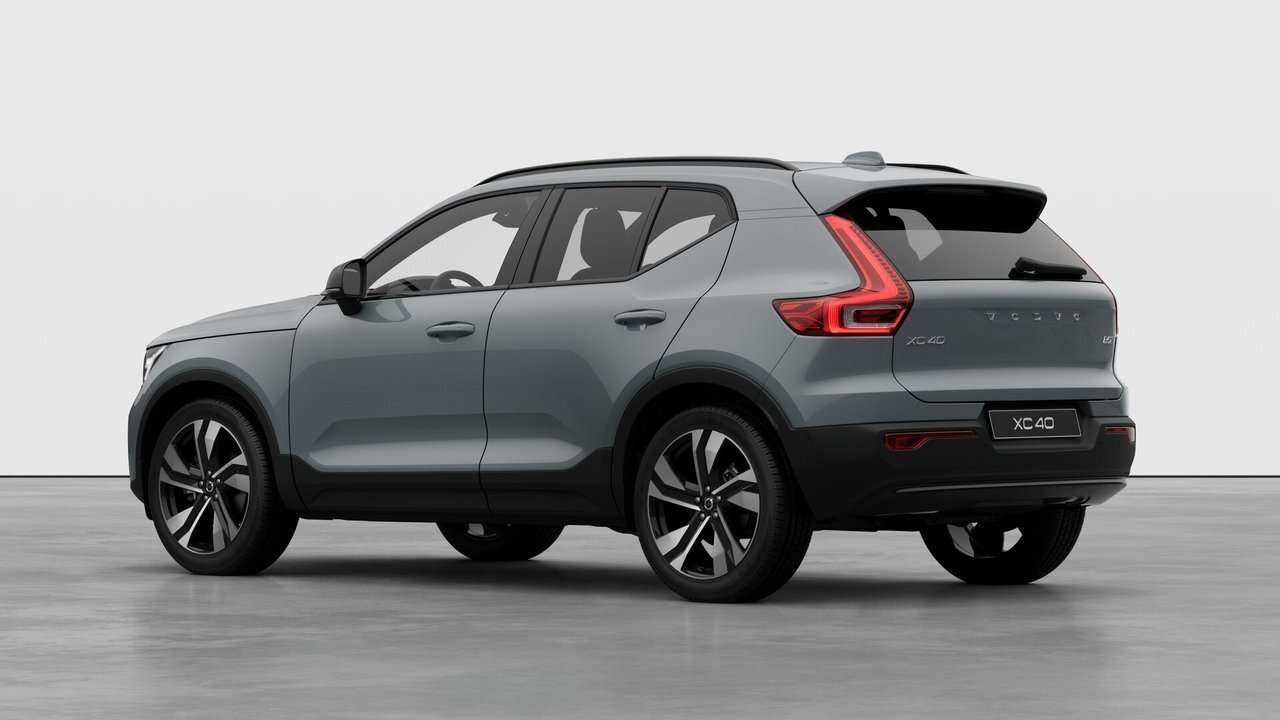 2026 Volvo XC40 Plus (Dark Theme) alt 2
