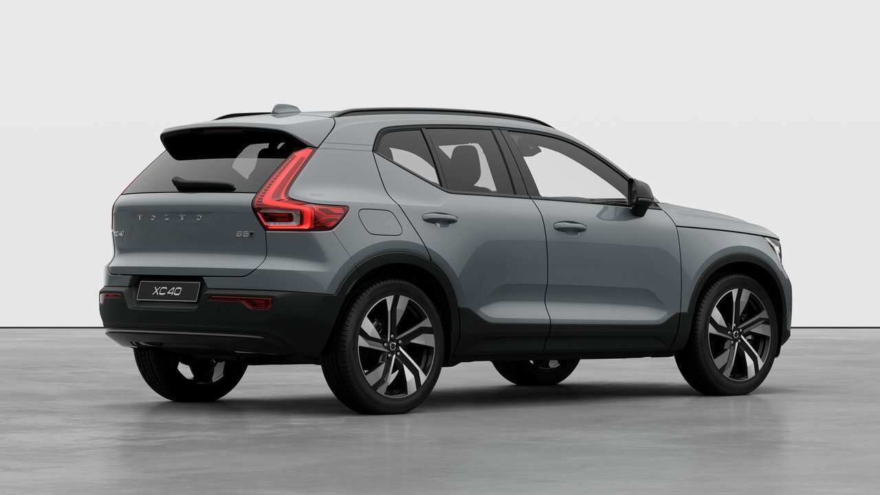 2026 Volvo XC40 Plus (Dark Theme) alt 4
