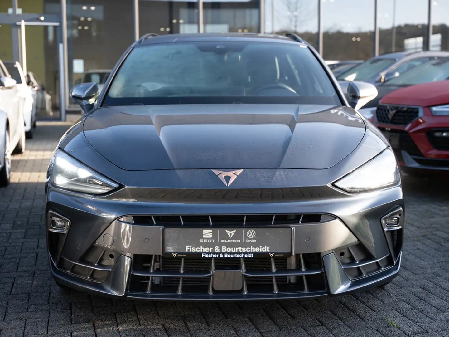 CUPRA Leon Sportstourer 1.5 eTSI DSG NAVI KAMERA LE Grau - 2