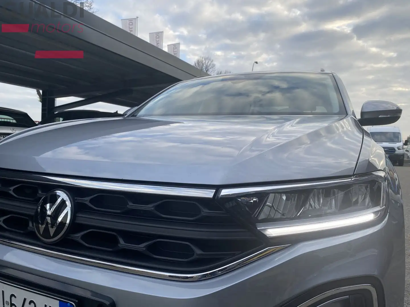 Volkswagen T-Roc I 2022 2.0 tdi Life 115cv Plateado - 2