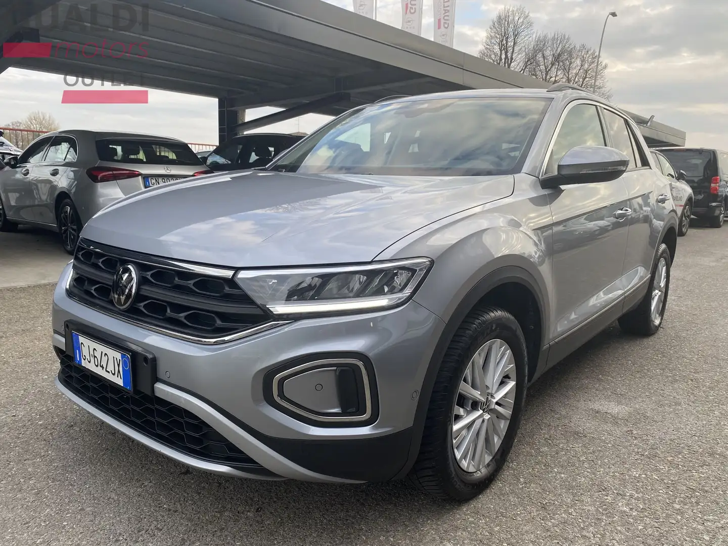 Volkswagen T-Roc I 2022 2.0 tdi Life 115cv Plateado - 1