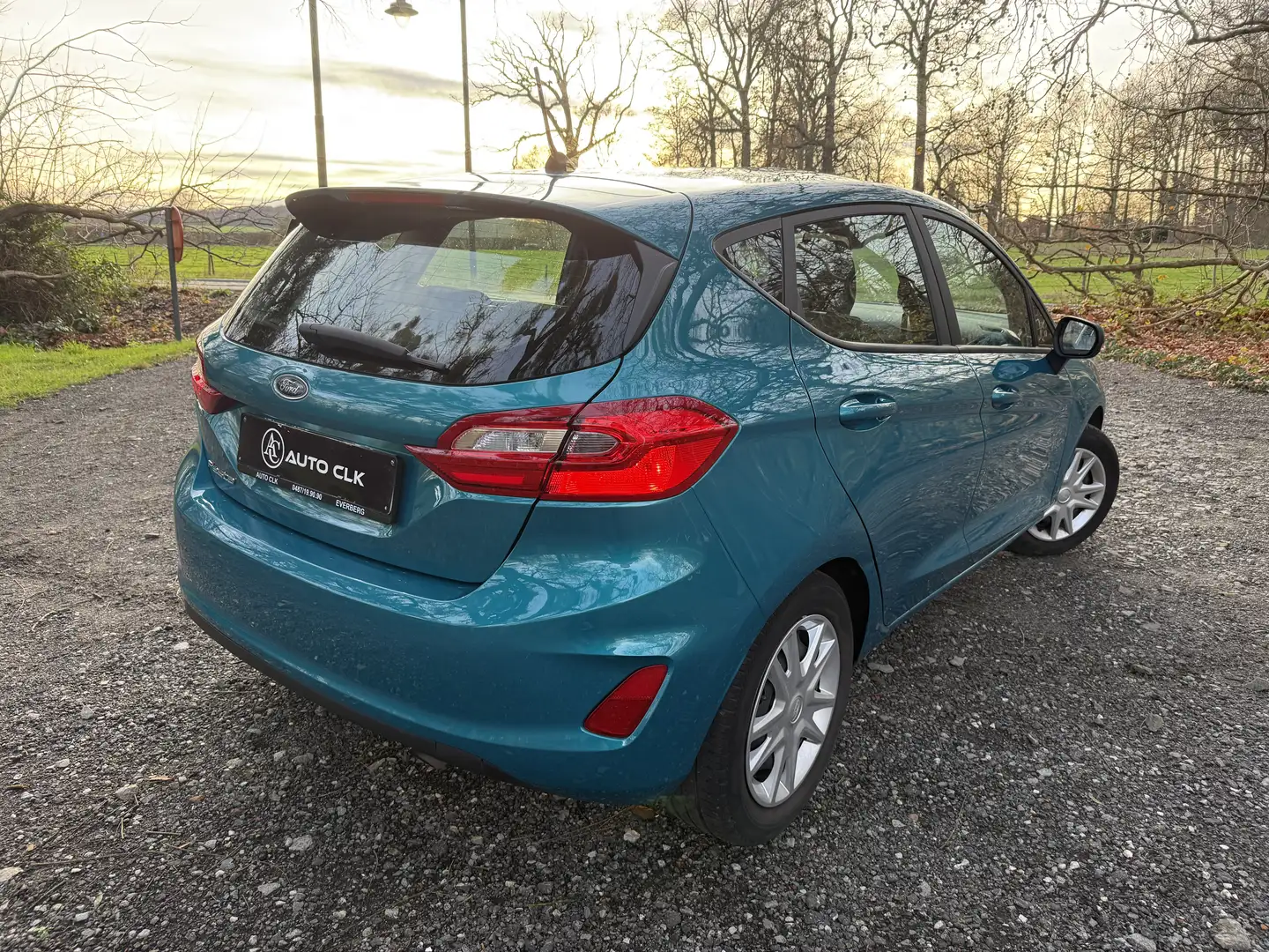Ford Fiesta Fiesta 1.1i ESSENCE 2018 1er Prop FAIBLE KM Lez OK Blau - 2