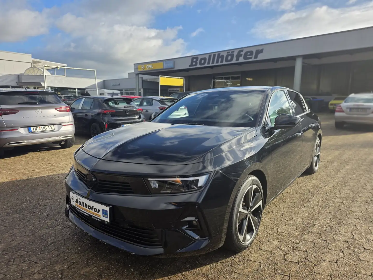 Opel Astra GS AT/NAVI/SHZ+LHZ/PDC vo+hi+360/ACC Schwarz - 1