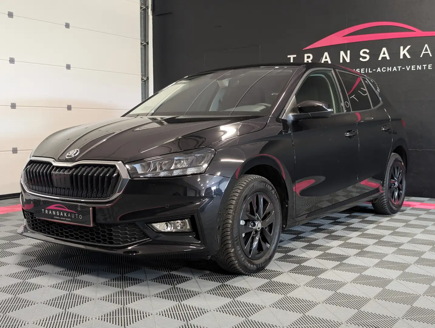 Skoda Fabia Fabia 1.0 TSI Family DSG*CARPLAY-ATTACHE REMORQUE* Zwart - 2