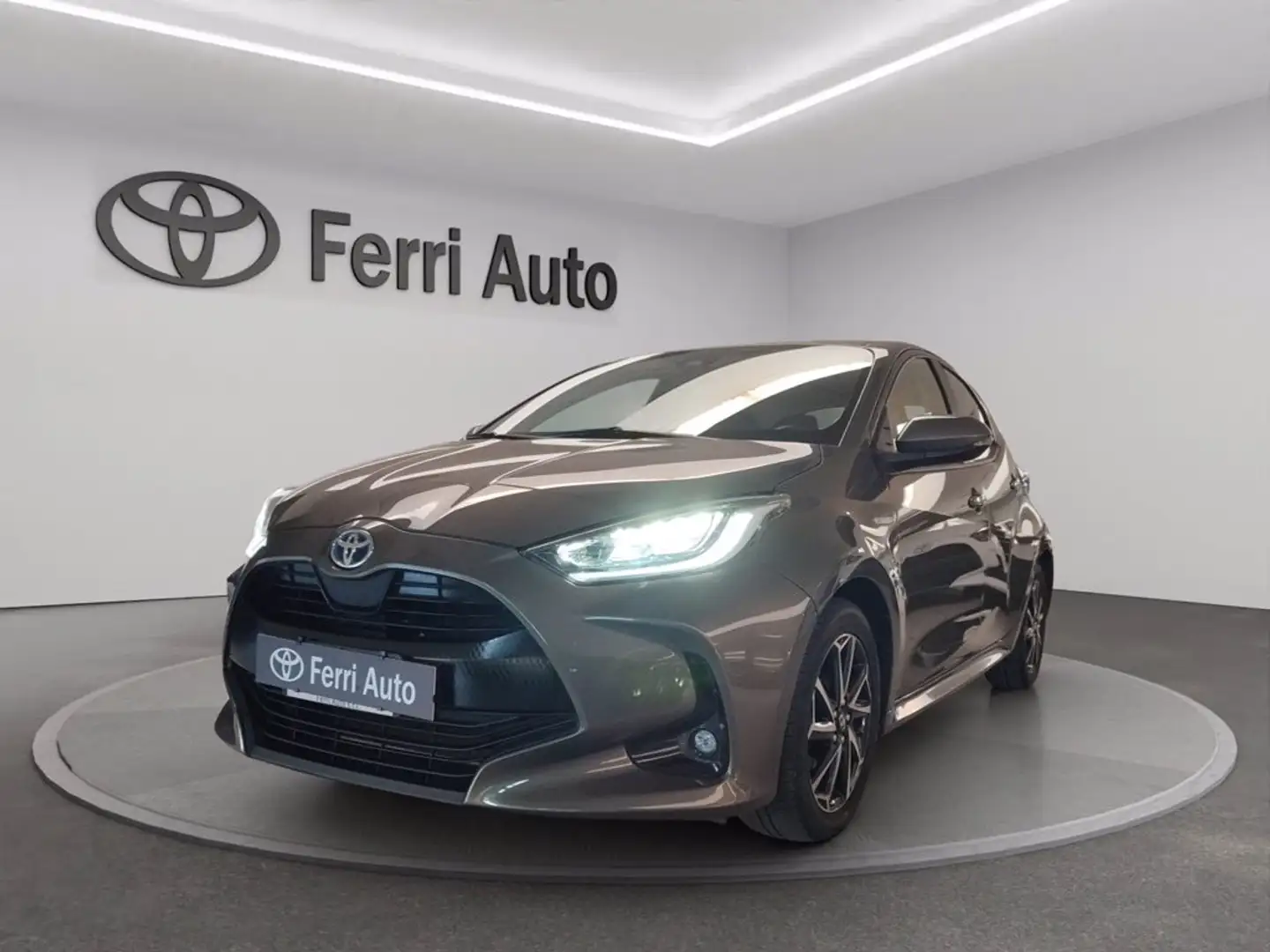 Toyota Yaris 1.5h trend Brun - 1