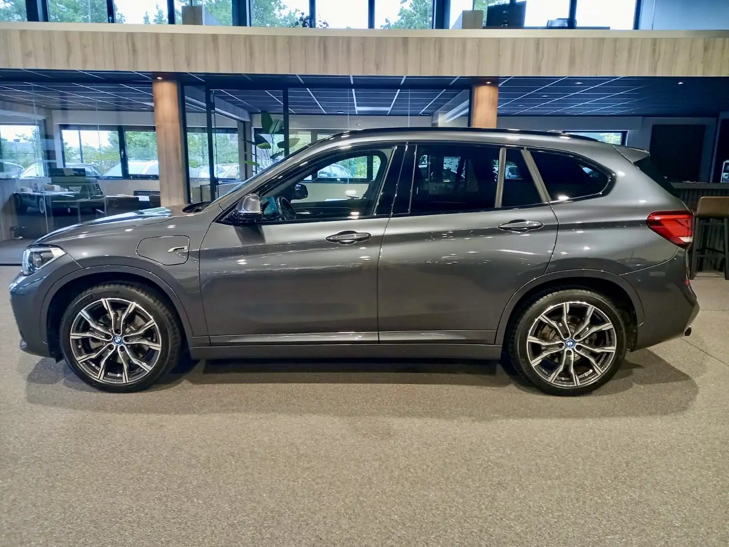 BMW X1 xDrive25e High Executive M-Sport | Panorama | '19 Gris - 2