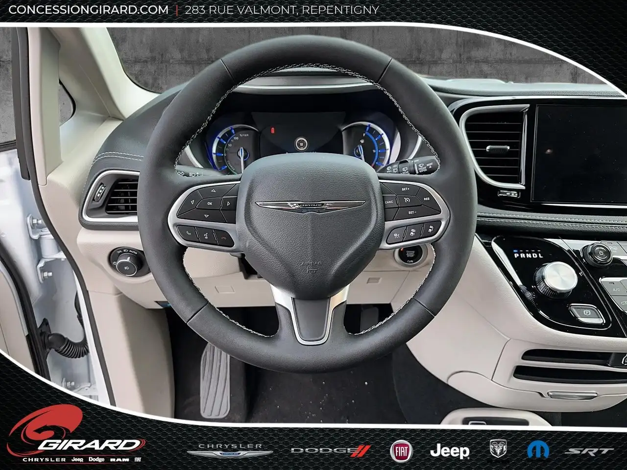 Chrysler Pacifica снимка Chrysler Pacifica