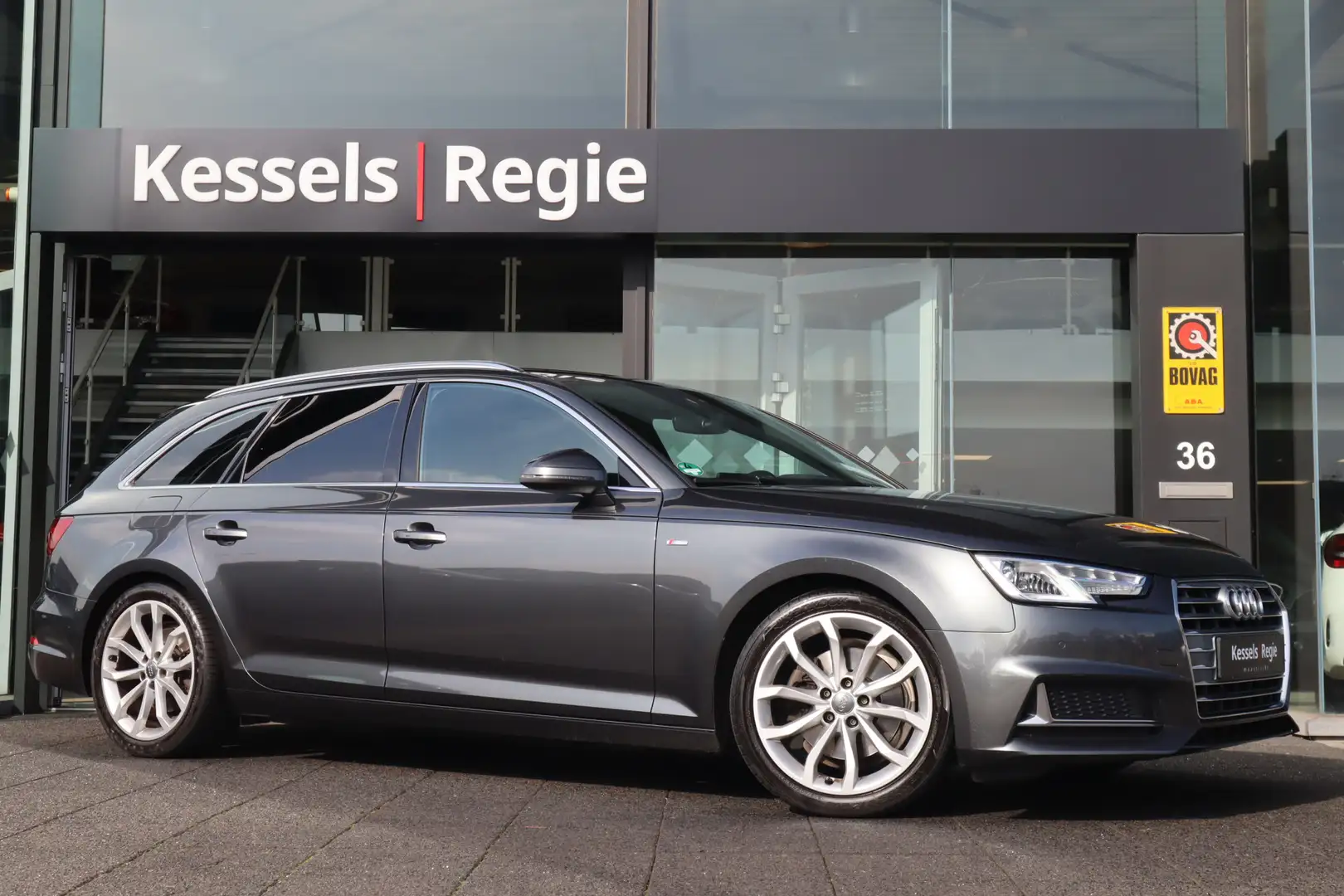 Audi A4 Avant 40 TFSI Sport S line Camera Massage Stoelver Gris - 2