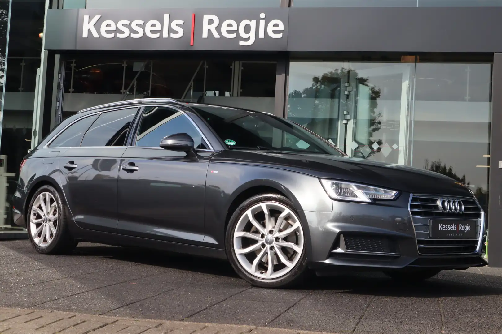 Audi A4 Avant 40 TFSI Sport S line Camera Massage Stoelver Gris - 1