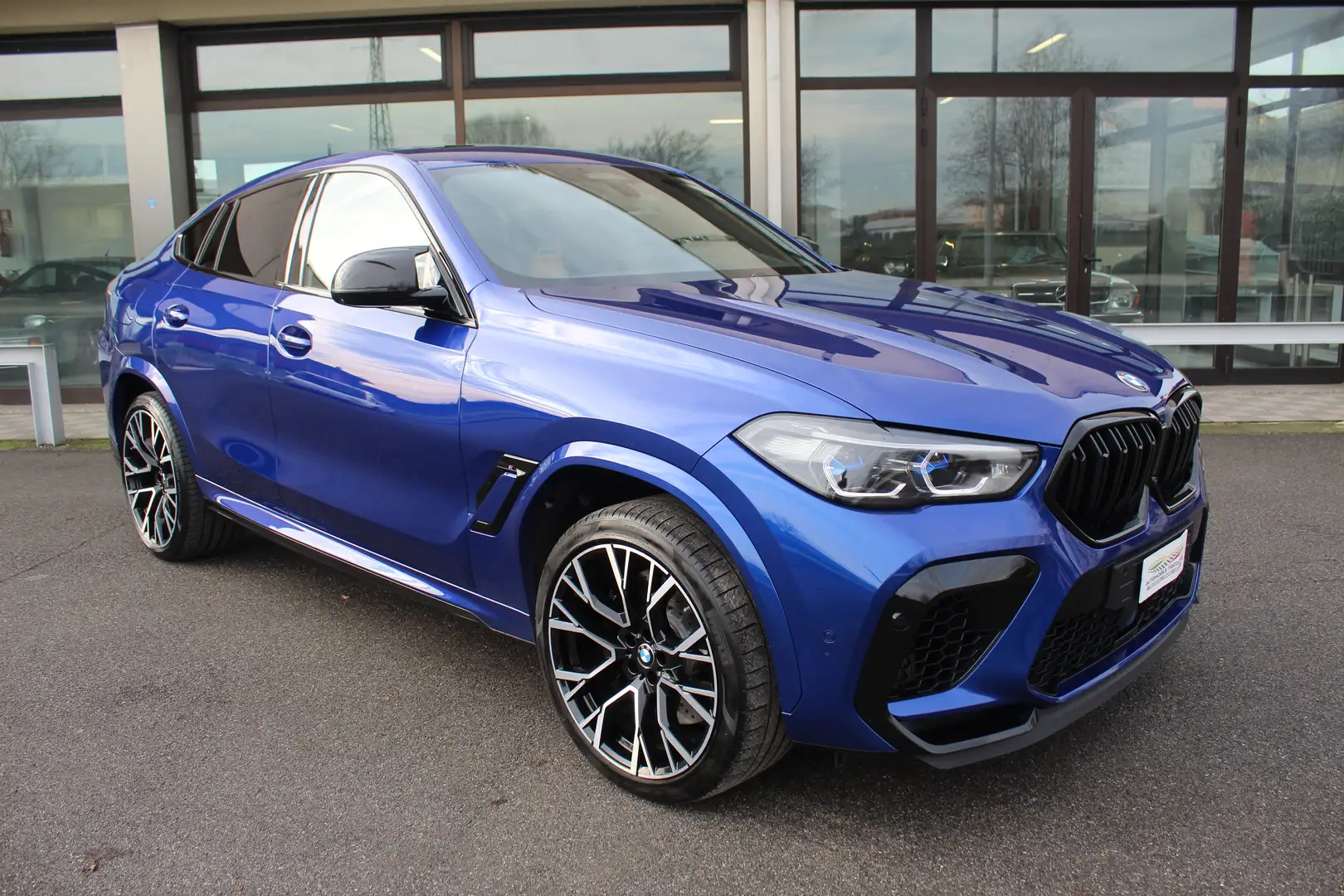BMW X6 M Competition VISIBILE IN SEDE - panorama -  FULL Blau - 1