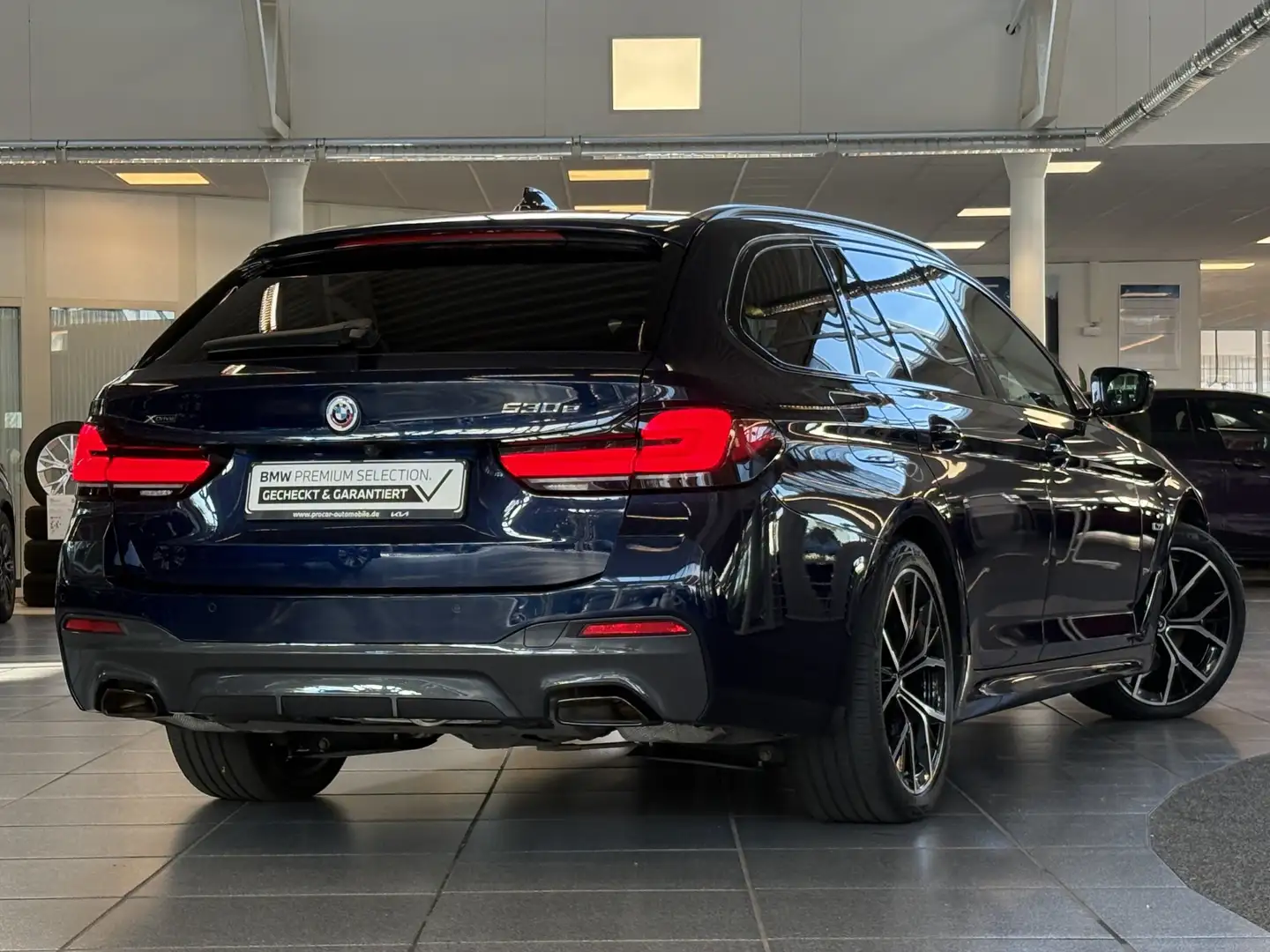 BMW 530 e xDrive MSport Pro DA Prof PA Laser Pano HuD Blau - 2