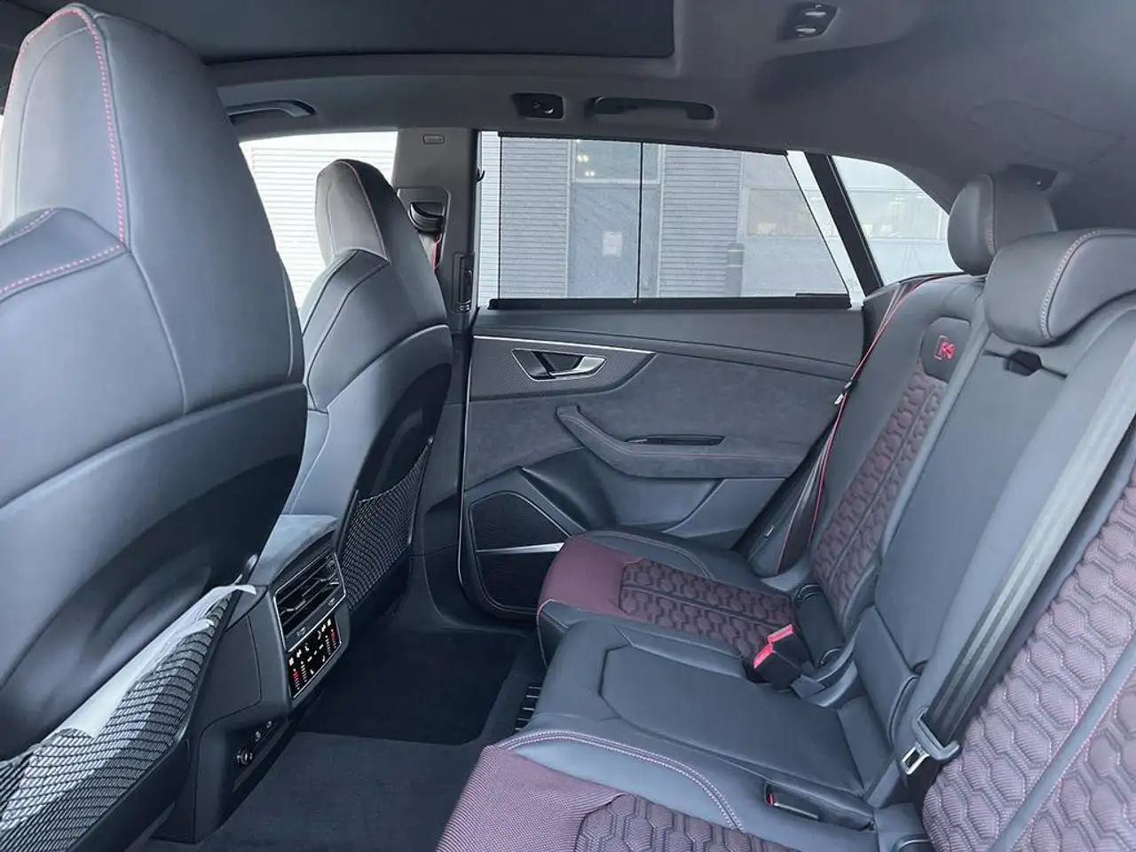 Audi RS Q8 снимка Audi RS Q8