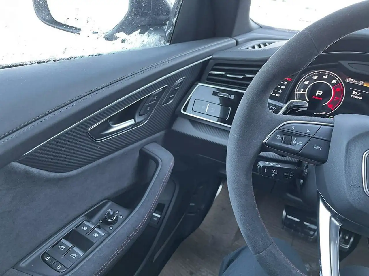 Audi RS Q8 снимка Audi RS Q8