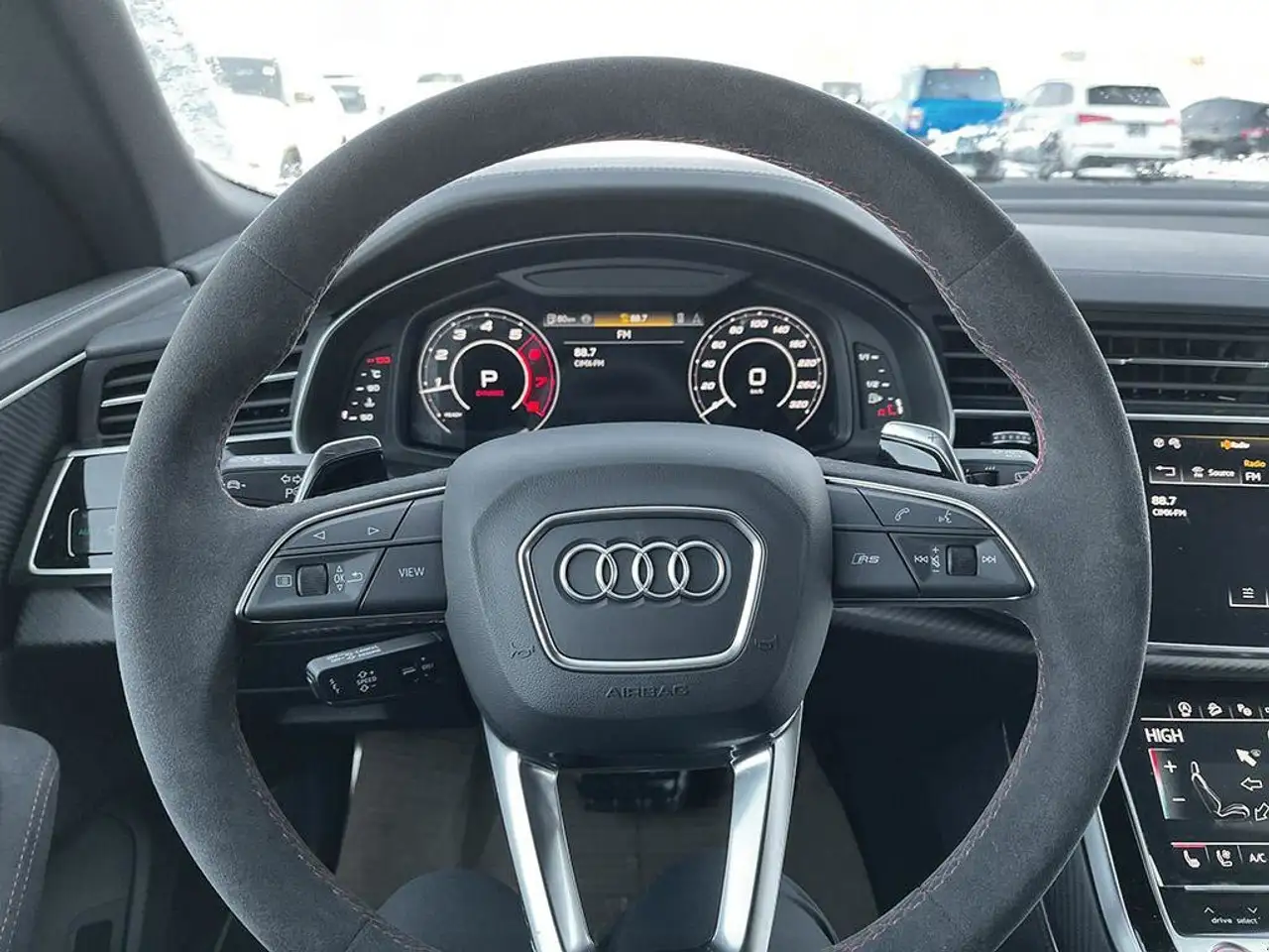 Audi RS Q8 снимка Audi RS Q8