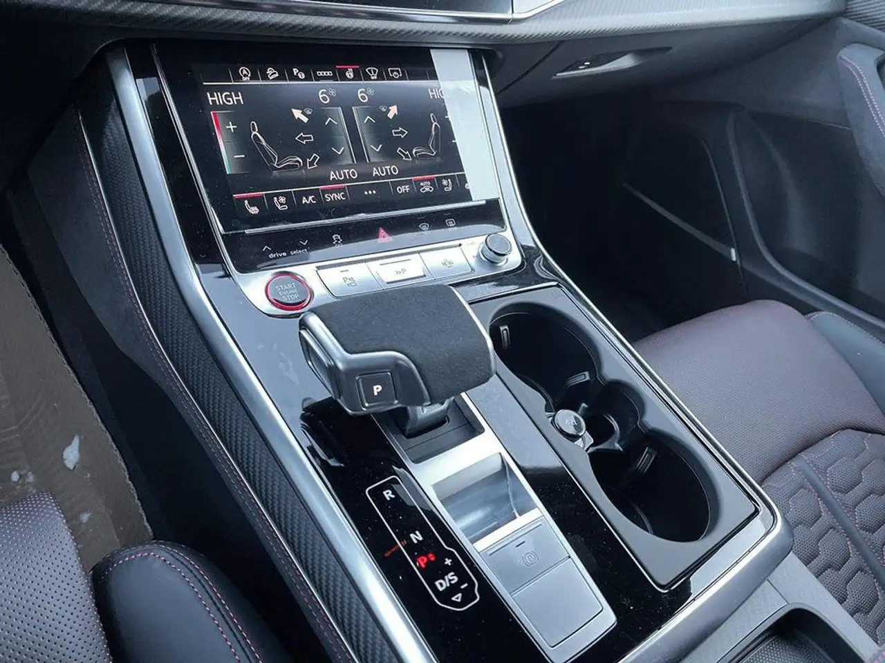 Audi RS Q8 снимка Audi RS Q8