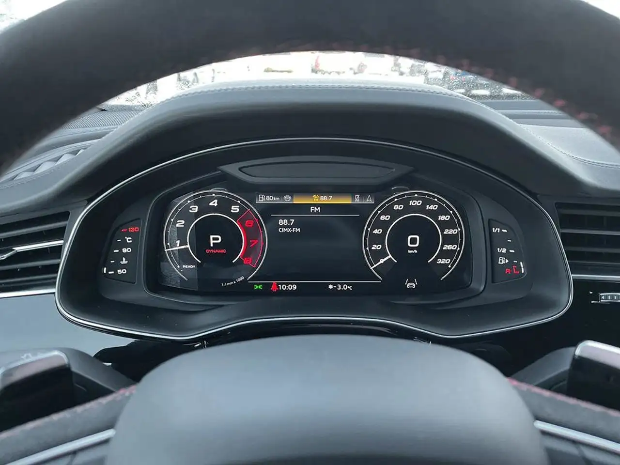 Audi RS Q8 снимка Audi RS Q8