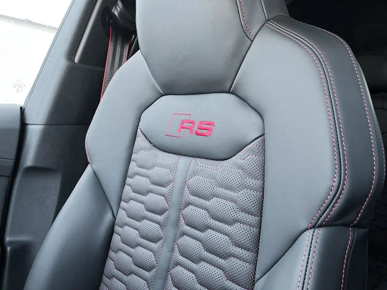 Audi RS Q8 снимка Audi RS Q8