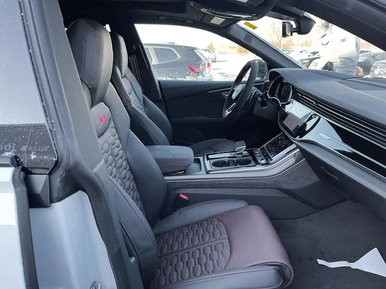 Audi RS Q8 снимка Audi RS Q8