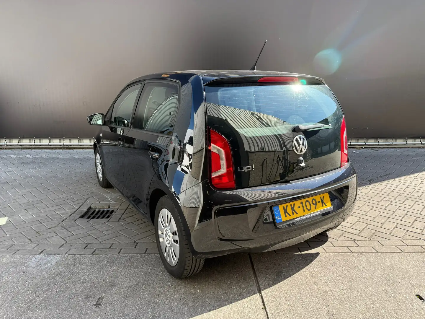 Volkswagen up! 1.0 move up! BlueMotion Zwart - 2
