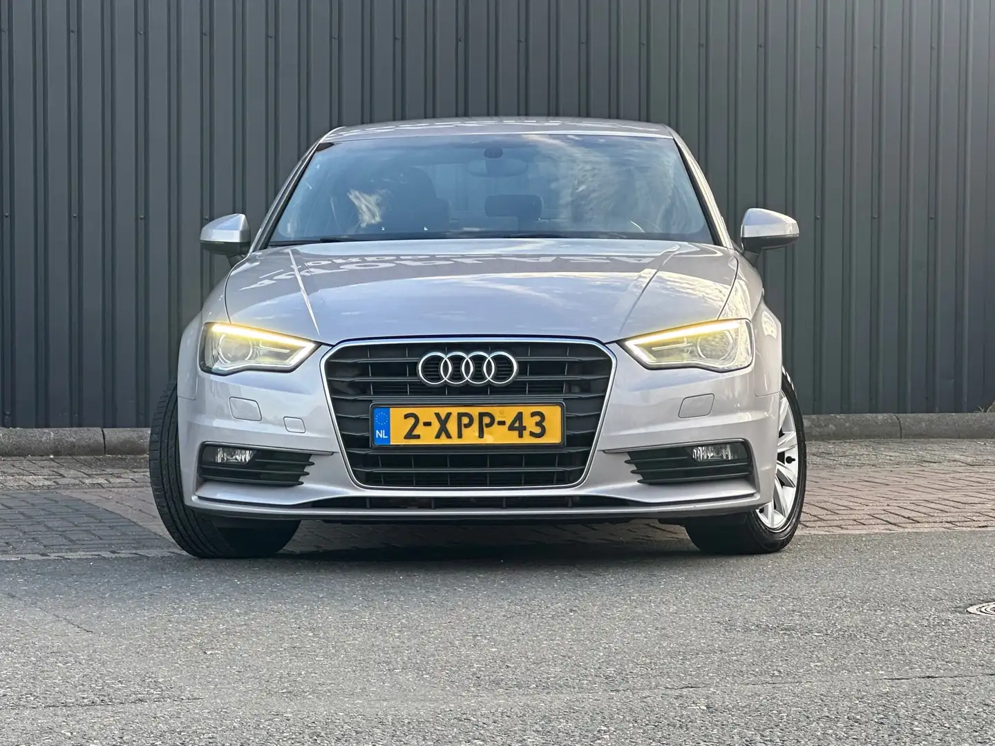 Audi A3 Limousine 1.4 TFSI CoD Ambition Pro Line Plus Grijs - 2