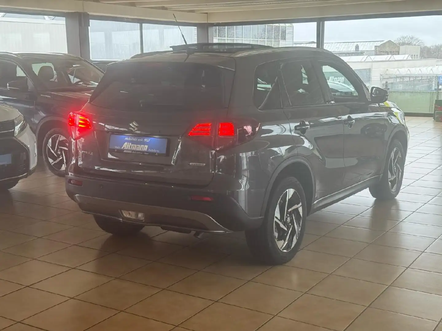 Suzuki Vitara 1.4 Mild-Hybrid Comfort+ 4x4 Grau - 2