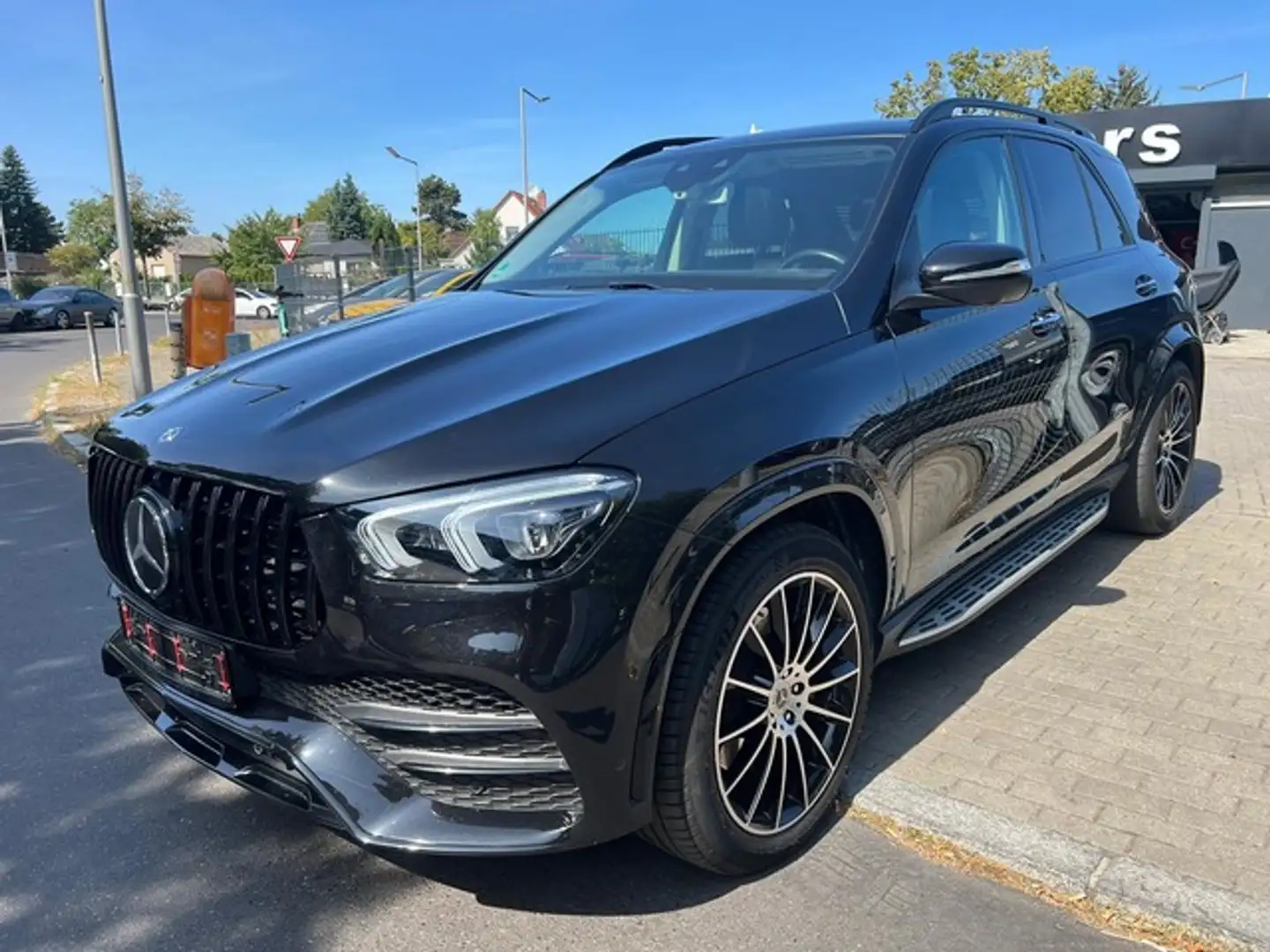 Mercedes-Benz GLE 400 d AMG*4M*MBEAM*PANO*HUD*BURM*360*DISTR+ Noir - 1