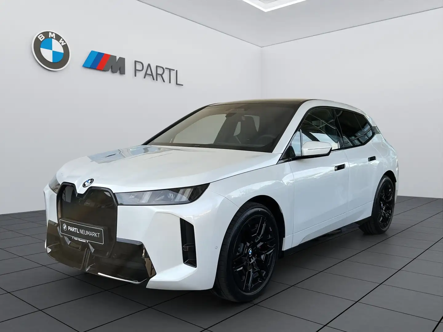 BMW iX xDrive45 M-Sport Pro PANO AHK DA-Prof. adapLED Blanco - 1
