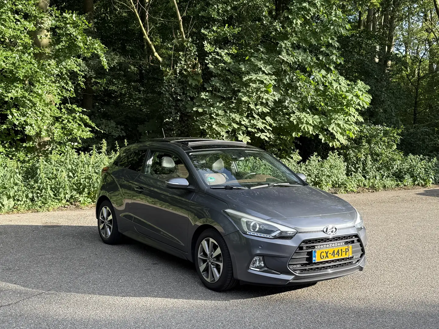Hyundai i20 1.2 HP i-Motion Prem - 3Dr - Vol opties - NAP KM! Grijs - 2